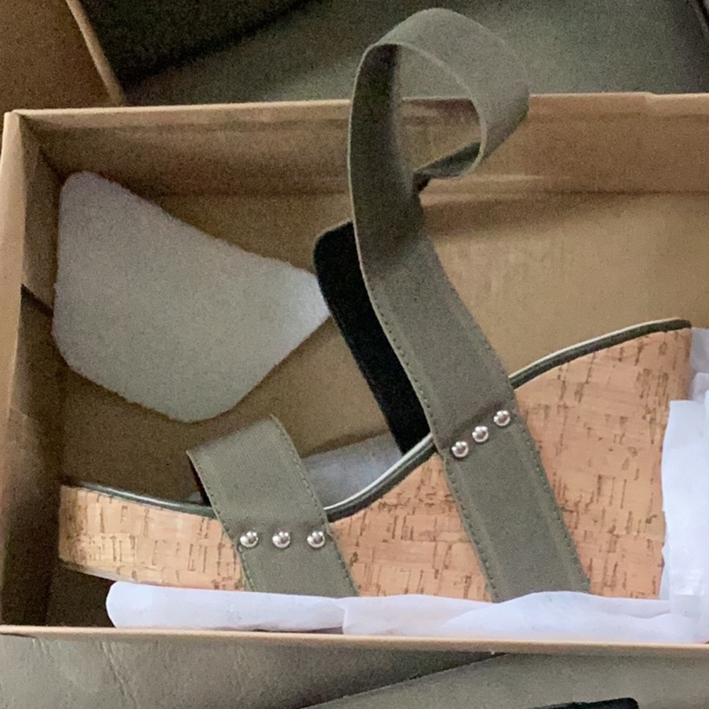 NWT Forest Green wraparound Wedges